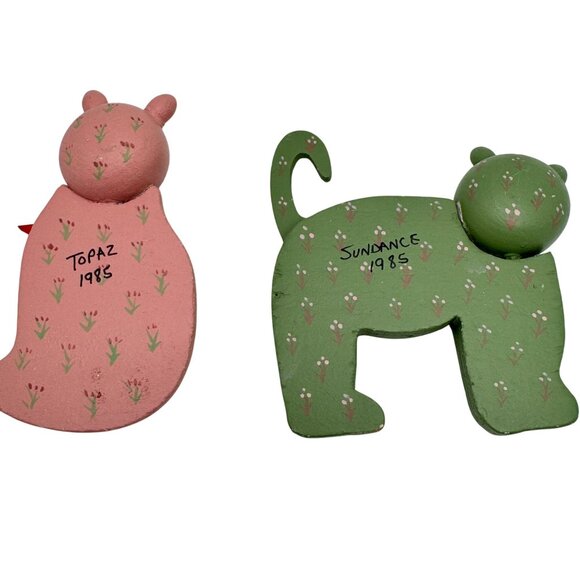 Set Of 2 Vintage Folk Art Cat Wooden Christmas Ornaments Hand Painted 1985 - Picture 2 of 8